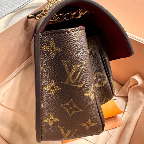 Authentic Louis Vuitton Passy - Picture 8 of 16